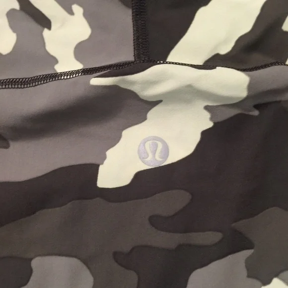 Lululemon UVP Run Short SleeveHeritage 365 Camo Crispin Green Multi size 12/14? - Picture 7 of 9